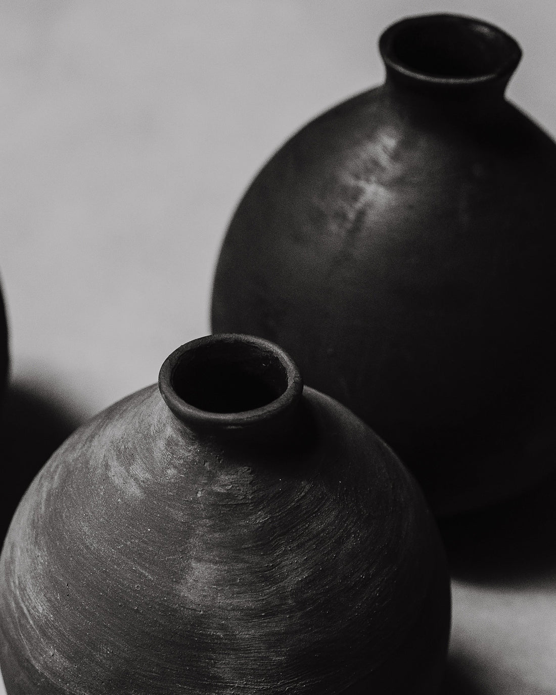 The Materials We Choose : Natural Stone, Ceramics, and Craftsmanship for Timeless Home Décor